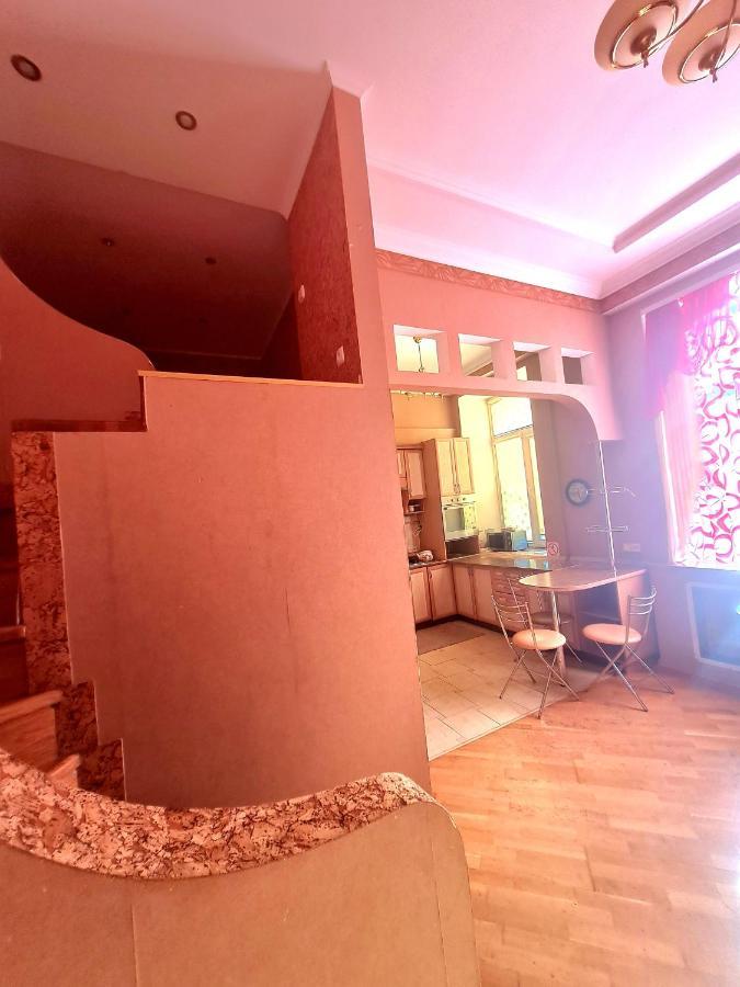 루치크 Центр, Євгена Коновальця, 3 아파트 외부 사진